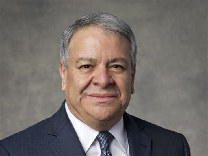 Benjamin De Hoyos ·