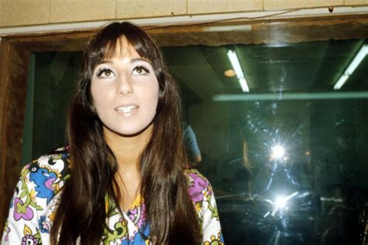 Cher ·