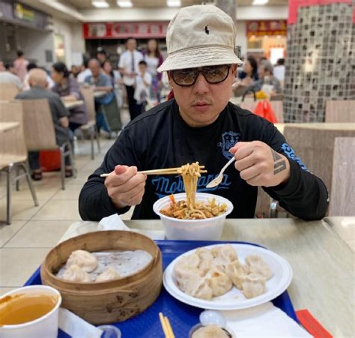 Wife, Net Worth, Restaurant, Family, Bio