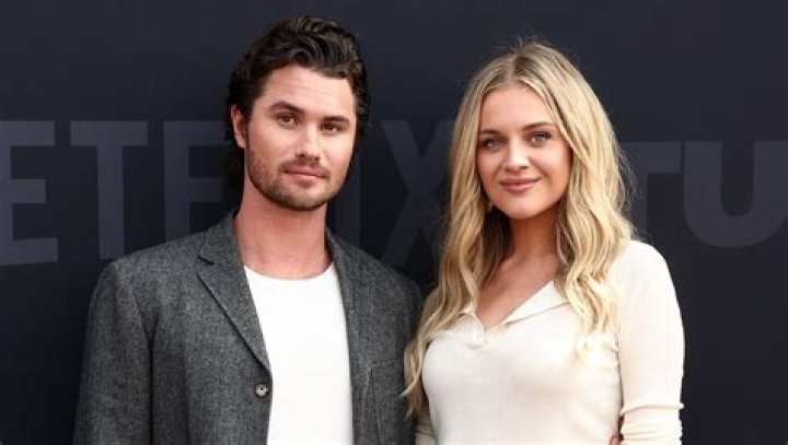Find Out About Chase Stokes & More Hollywood Life ·