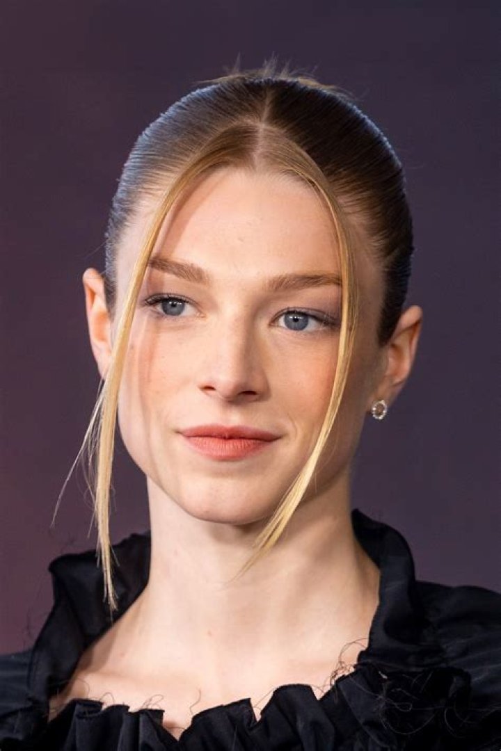 Unveiling The Truth Behind The "Hunter Schafer Mirror Incident Video"
