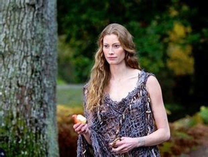 Is Alyssa Sutherland Related To Kiefer Sutherland? ·