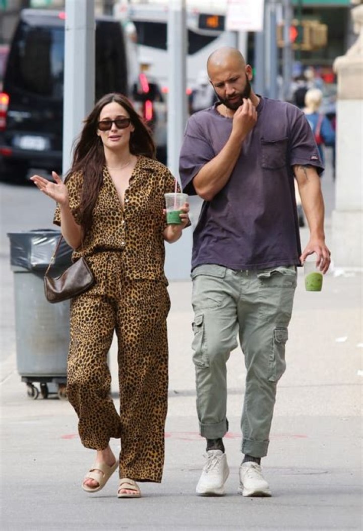 Kacey Musgraves' Pregnancy Rumors Explored