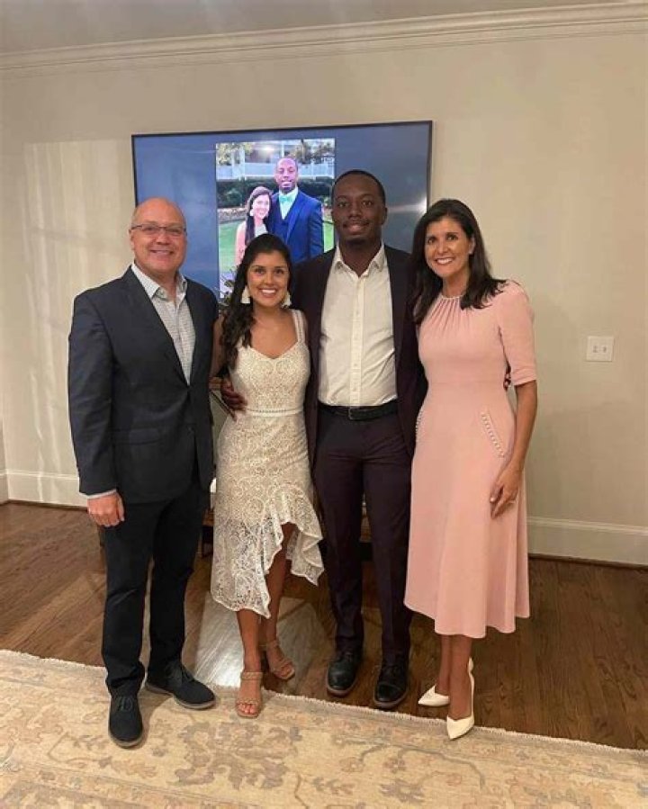 Leslie Lowe Bio, Age, Family, KXLY4 News, Height, Husband, Net Worth. ·