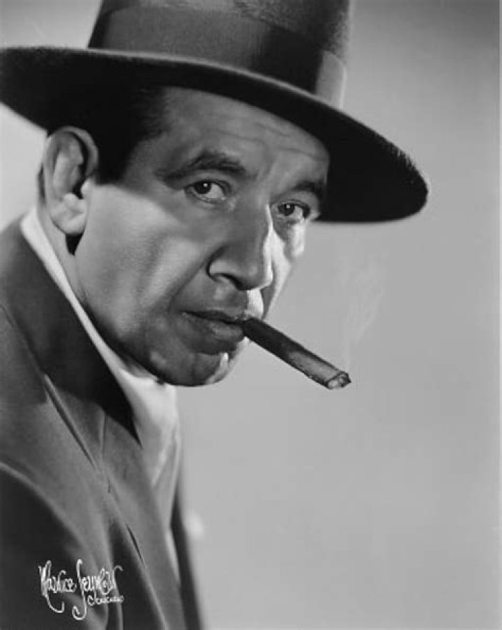 Mike Mazurki ·