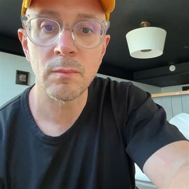 Unveiling The Behind-the-Scenes Story Of Steve From Blue's Clues Shirtless