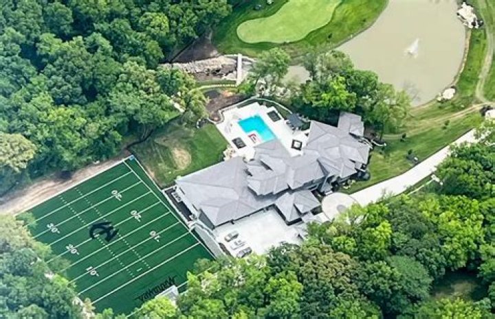 Where does Patrick Mahomes live?