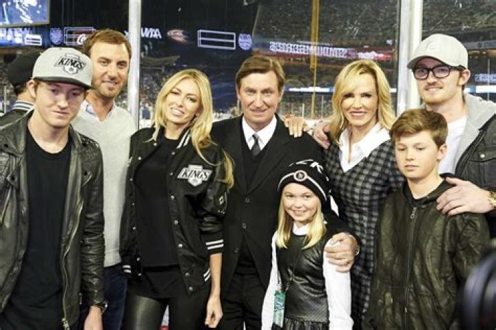 Who is Dustin Johnson's wife? Paulina Gretzky bio, net worth, wedding, kids, parents, baby, wiki