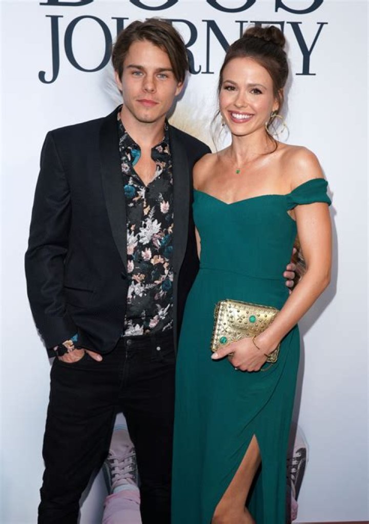 Who is Jake Manley Dating Now ·
