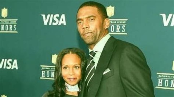 Who is Randy Moss' wife Lydia Moss? ·